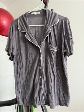 Cozy Women's Gray Short Sleeve Pajama Top with White Piping